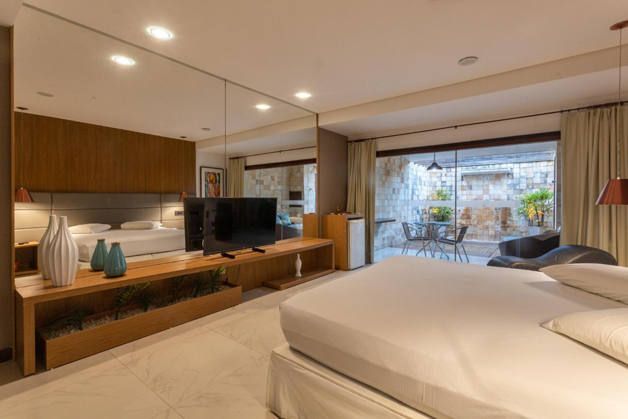 Status Hotel