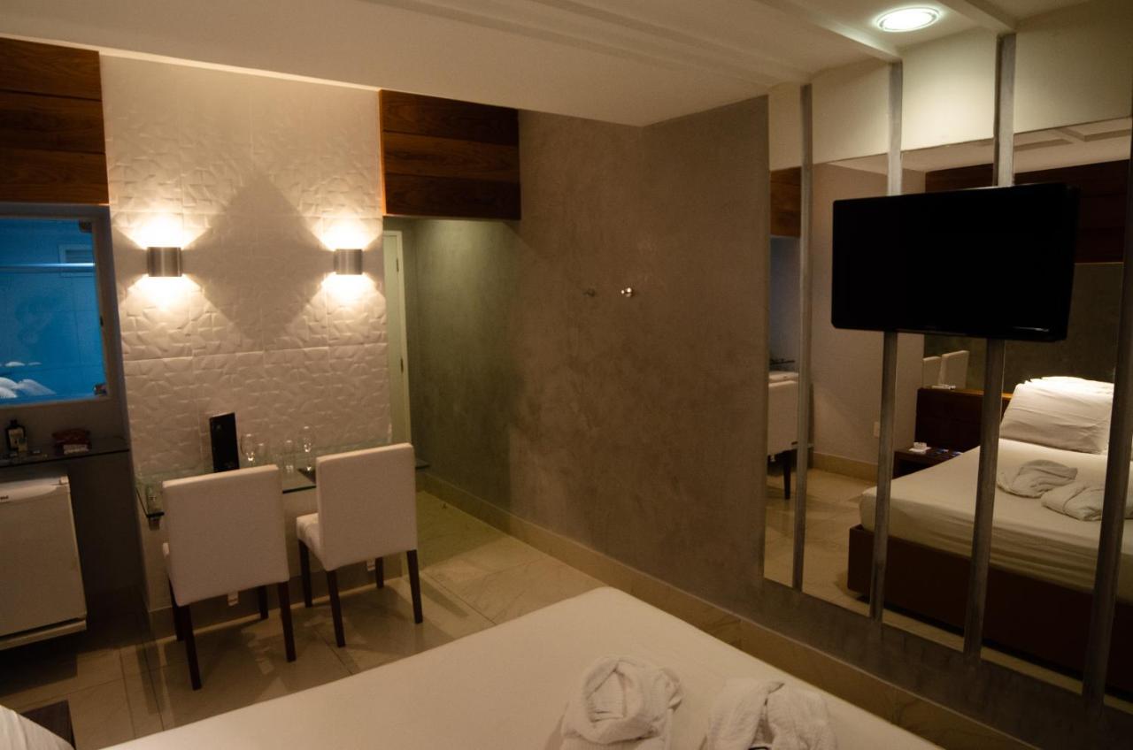 Status Hotel *